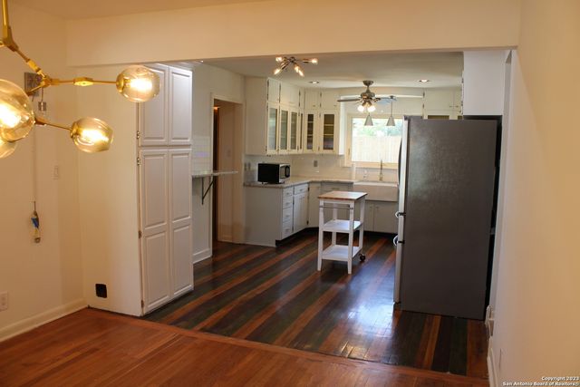 140 Arvin Dr, Terrell Hills, TX 78209