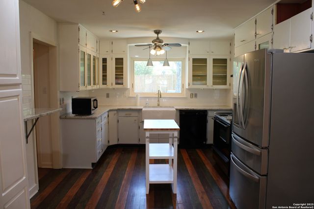 140 Arvin Dr, Terrell Hills, TX 78209