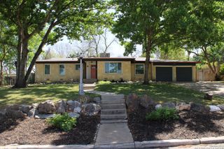 140 Arvin Dr, Terrell Hills, TX 78209