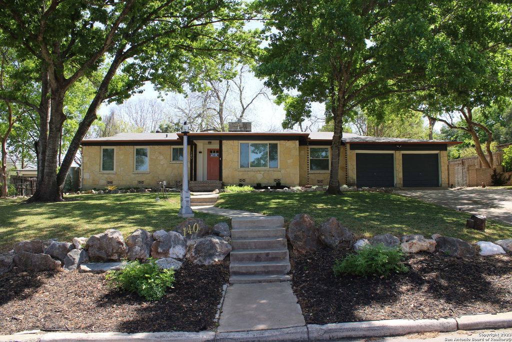 140 Arvin Dr, Terrell Hills, TX 78209