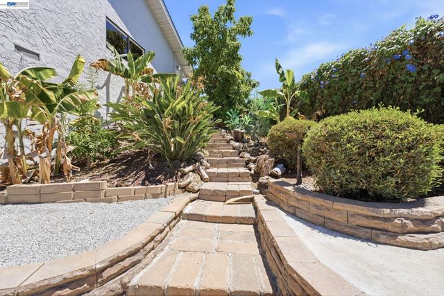 3981 Blue Gum Dr, San Jose, CA 95127