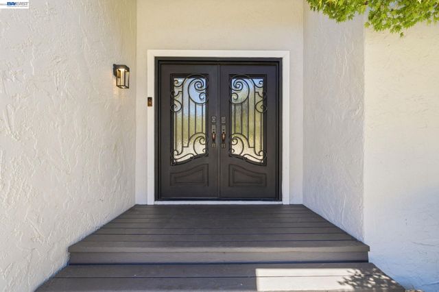 3981 Blue Gum Dr, San Jose, CA 95127