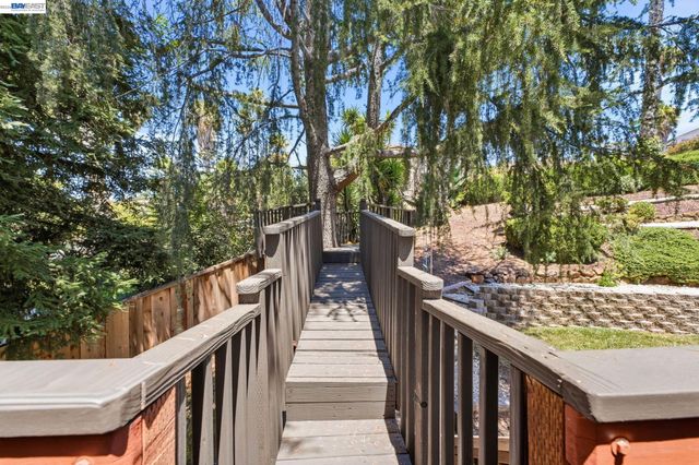 3981 Blue Gum Dr, San Jose, CA 95127