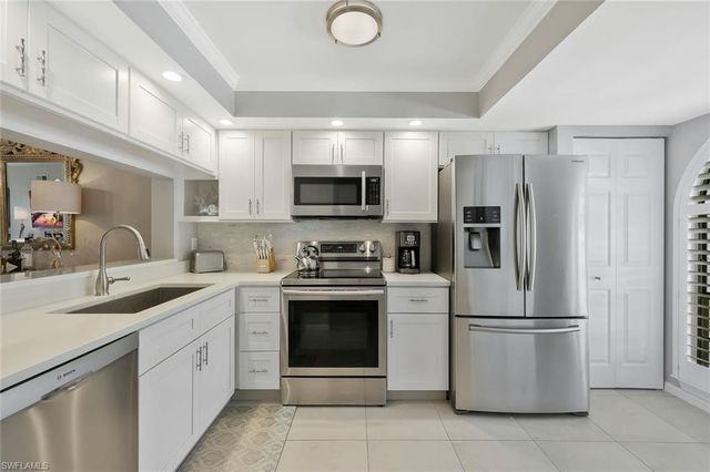 265 Deerwood Cir Apt 12, Naples, FL 34113