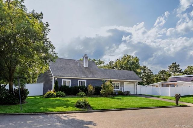 72 S Village Drive, Bellport, NY 11713