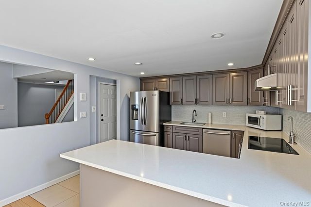 72 S Village Drive, Bellport, NY 11713