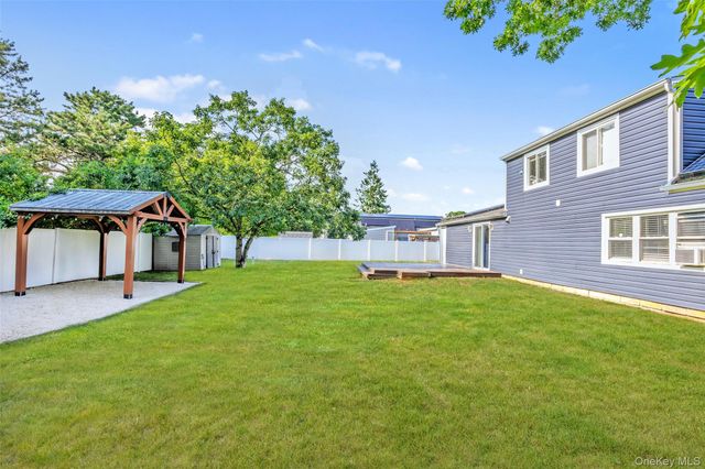72 S Village Drive, Bellport, NY 11713