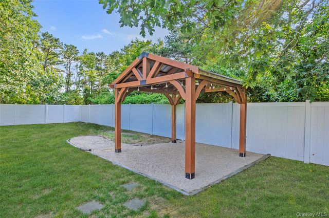72 S Village Drive, Bellport, NY 11713