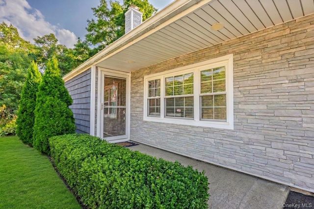 72 S Village Drive, Bellport, NY 11713