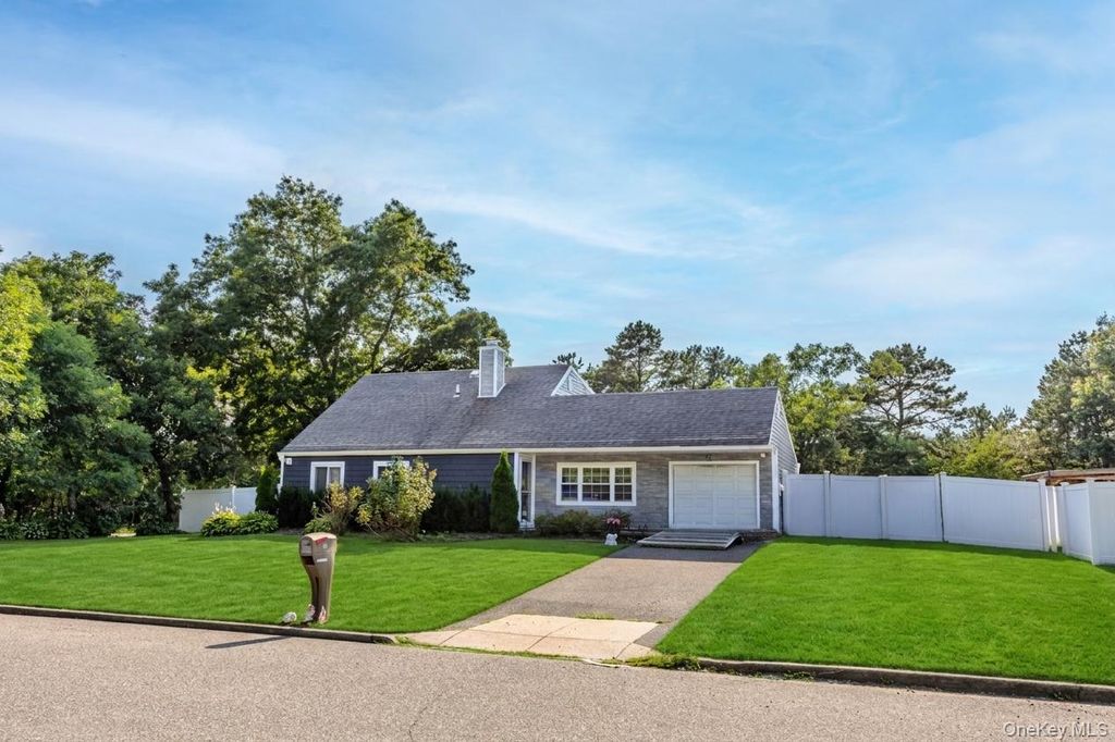 72 S Village Drive, Bellport, NY 11713