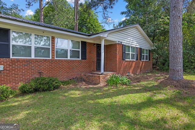 1218 Mcree Drive, Valdosta, GA 31602