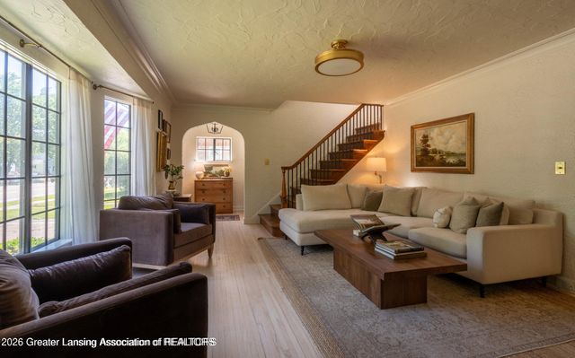 1041 W Grand River Avenue, East Lansing, MI 48823