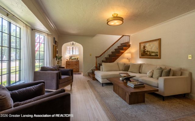 1041 W Grand River Avenue, East Lansing, MI 48823