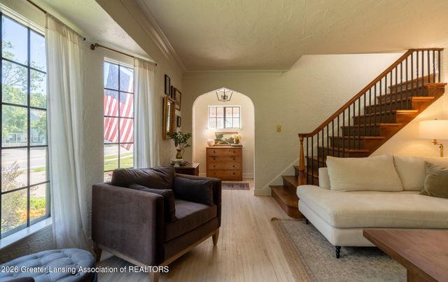1041 W Grand River Avenue, East Lansing, MI 48823