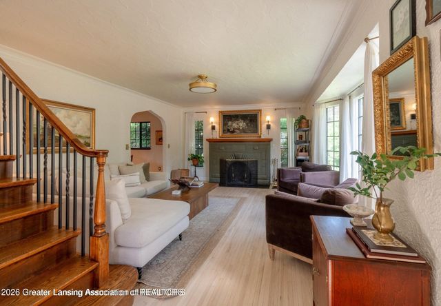 1041 W Grand River Avenue, East Lansing, MI 48823