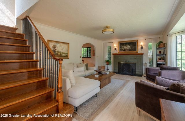 1041 W Grand River Avenue, East Lansing, MI 48823