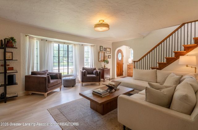 1041 W Grand River Avenue, East Lansing, MI 48823