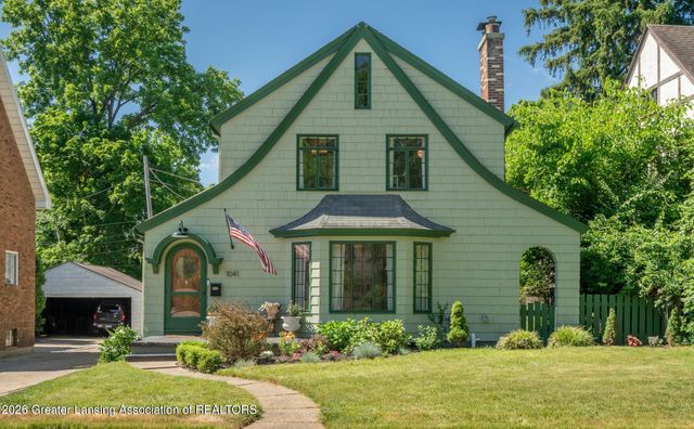 1041 W Grand River Avenue, East Lansing, MI 48823