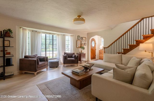 1041 W Grand River Avenue, East Lansing, MI 48823