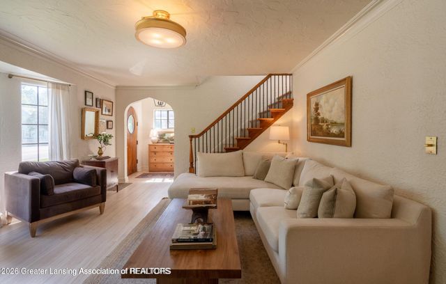 1041 W Grand River Avenue, East Lansing, MI 48823