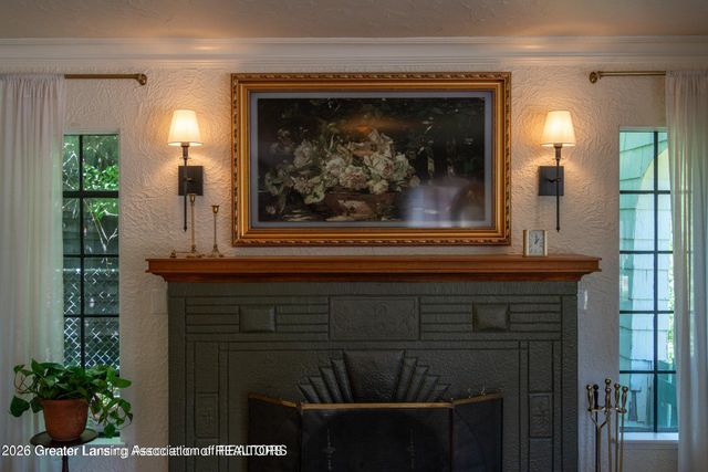 1041 W Grand River Avenue, East Lansing, MI 48823