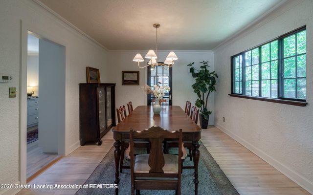 1041 W Grand River Avenue, East Lansing, MI 48823