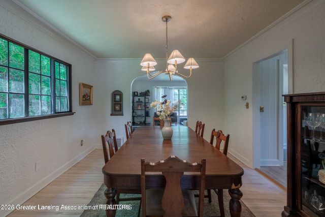 1041 W Grand River Avenue, East Lansing, MI 48823