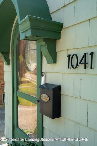 1041 W Grand River Avenue, East Lansing, MI 48823