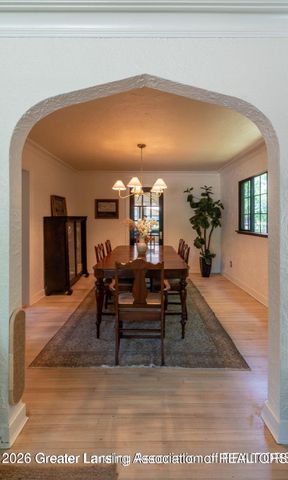 1041 W Grand River Avenue, East Lansing, MI 48823