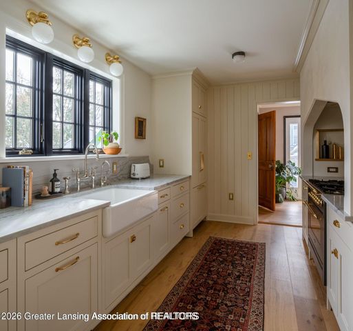 1041 W Grand River Avenue, East Lansing, MI 48823
