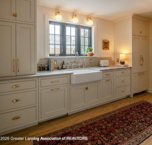 1041 W Grand River Avenue, East Lansing, MI 48823