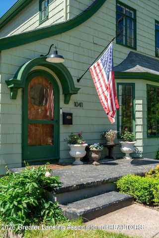 1041 W Grand River Avenue, East Lansing, MI 48823