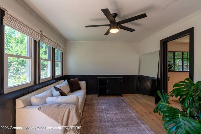 1041 W Grand River Avenue, East Lansing, MI 48823