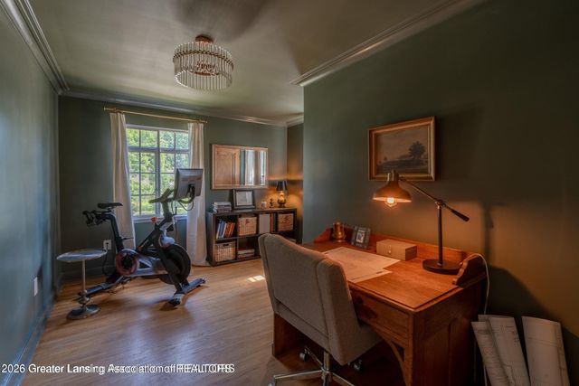 1041 W Grand River Avenue, East Lansing, MI 48823