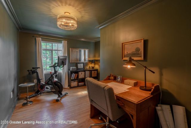 1041 W Grand River Avenue, East Lansing, MI 48823