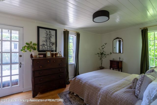 1041 W Grand River Avenue, East Lansing, MI 48823
