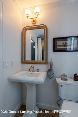 1041 W Grand River Avenue, East Lansing, MI 48823