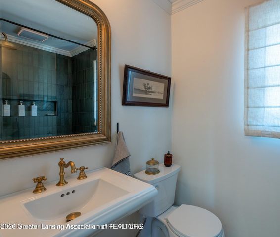 1041 W Grand River Avenue, East Lansing, MI 48823