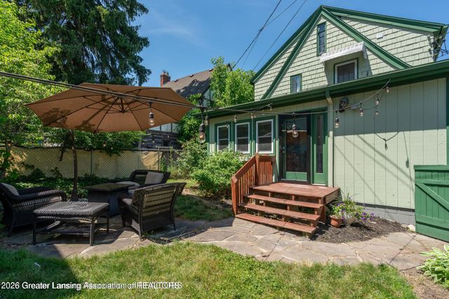 1041 W Grand River Avenue, East Lansing, MI 48823