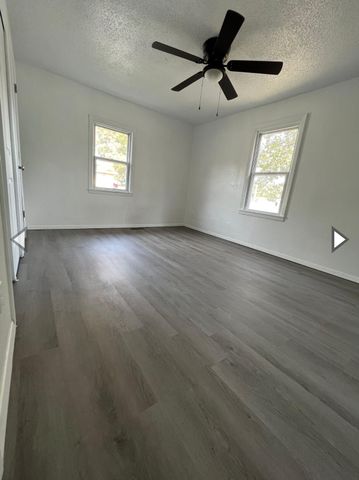 939 North Brown Avenue, Springfield, MO 65802