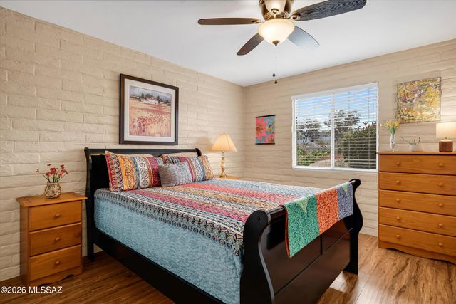 241 E La Espina, Green Valley, AZ 85614