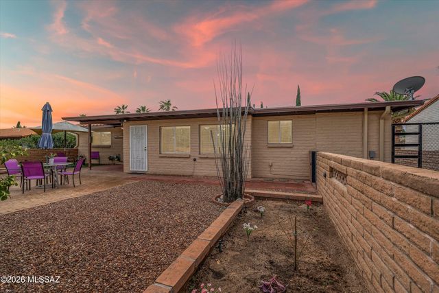 241 E La Espina, Green Valley, AZ 85614