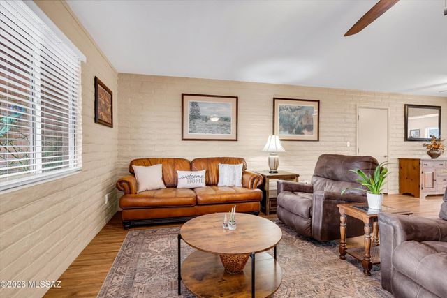 241 E La Espina, Green Valley, AZ 85614