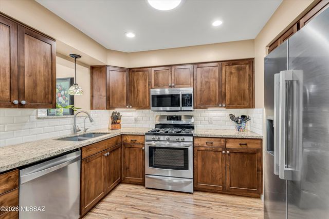 241 E La Espina, Green Valley, AZ 85614