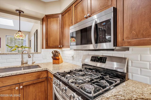 241 E La Espina, Green Valley, AZ 85614