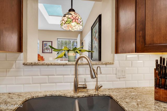 241 E La Espina, Green Valley, AZ 85614