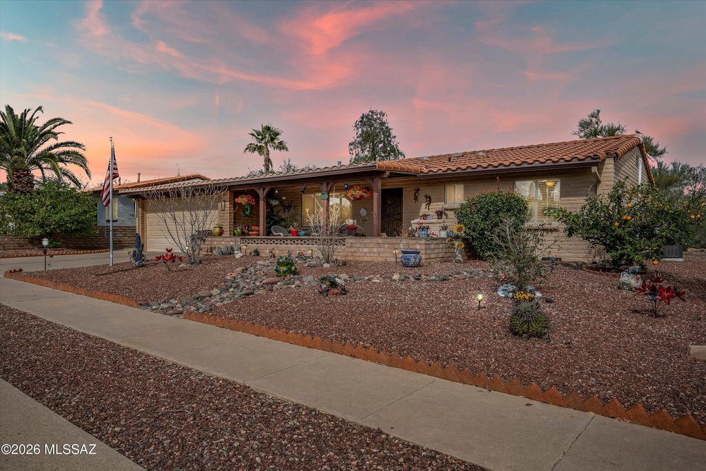 241 E La Espina, Green Valley, AZ 85614