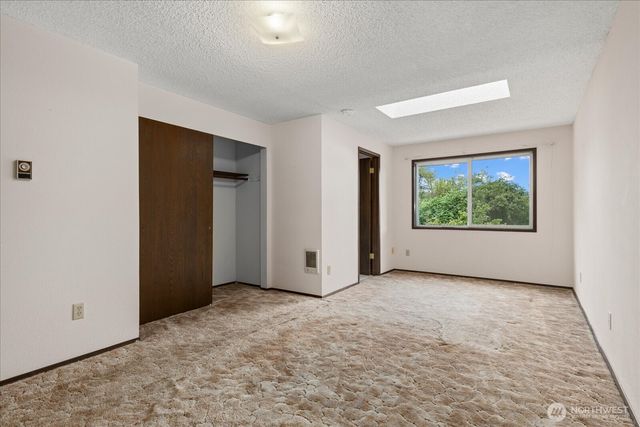 825 Livingston Bay Shore Drive, Camano Island, WA 98282
