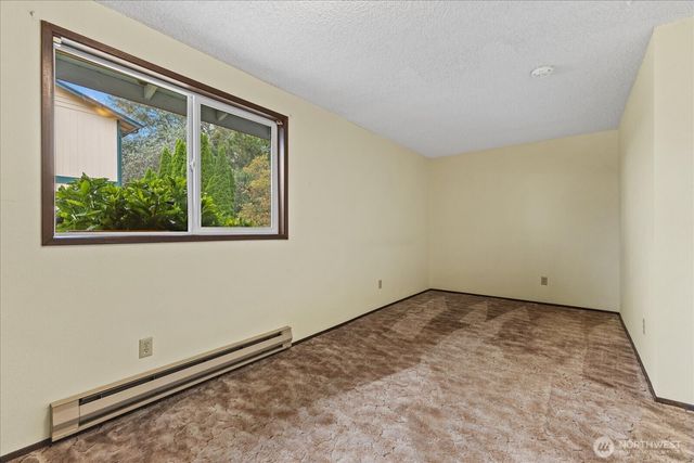 825 Livingston Bay Shore Drive, Camano Island, WA 98282