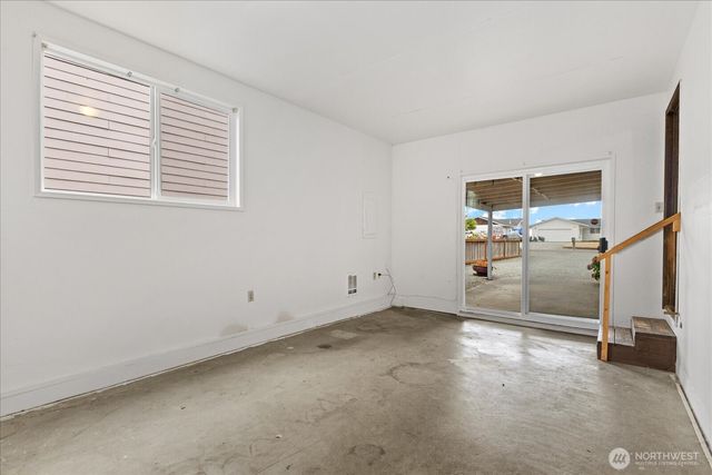 825 Livingston Bay Shore Drive, Camano Island, WA 98282